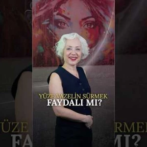TikTok’ta yeni trend: Gece boyunca yüze vazelin sürmek! 🧴🌙 Peki, gerçekten faydalı mı?