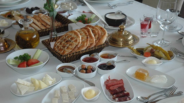 Ramazanda Örnek Bir Sofra ve Kilo Vermenin Altın Kuralları