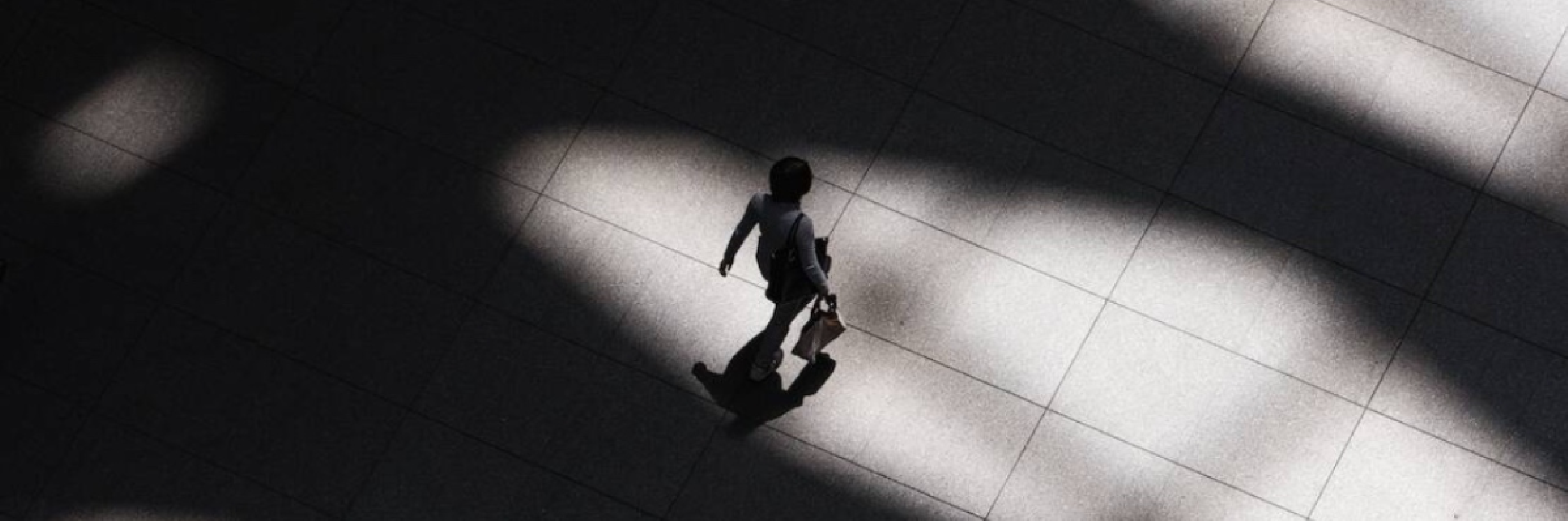 Psikanalitik Kurama Göre Tekrarlama Zorlantısı: Neden Hep Aynı Şeyleri Yaşarız?