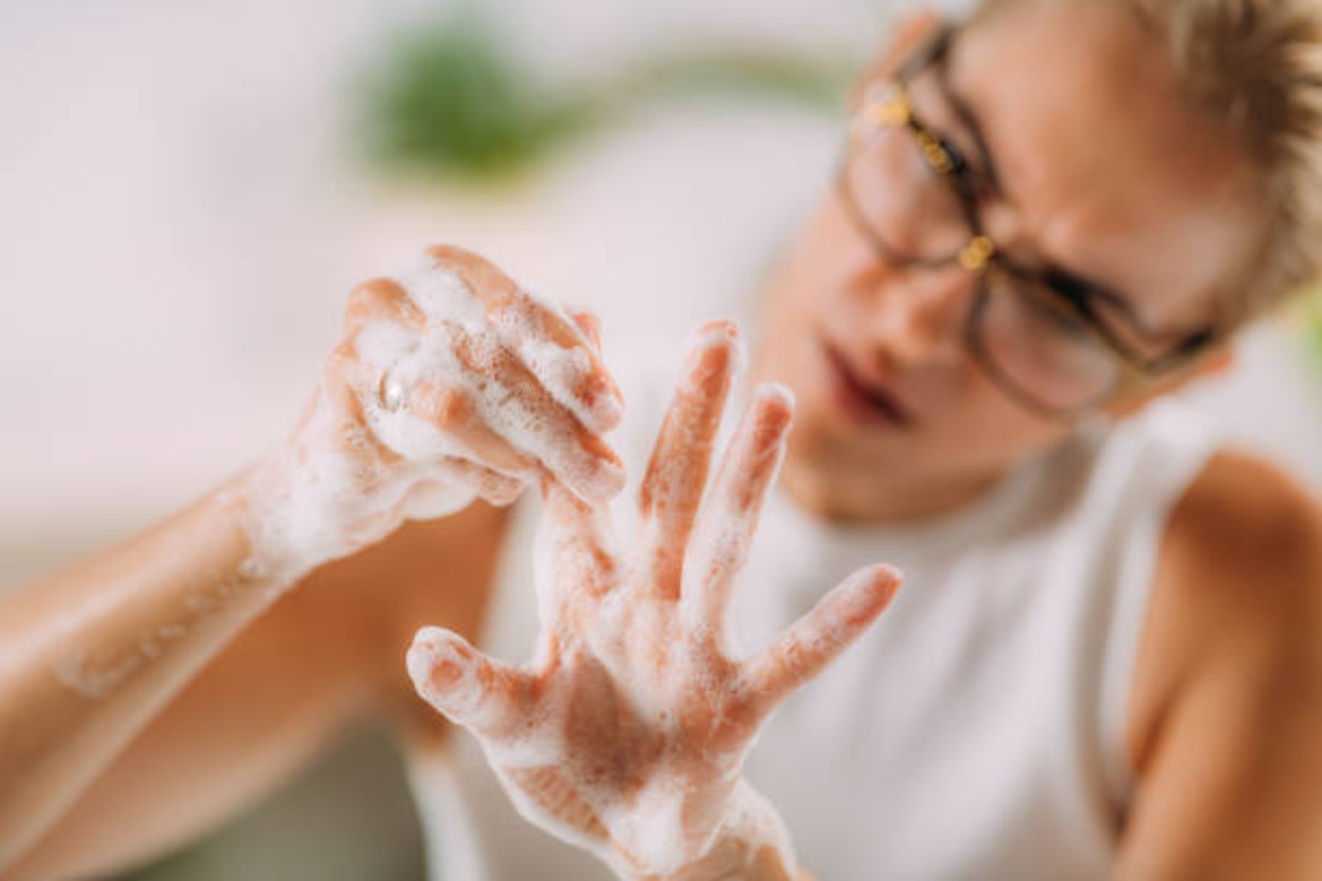 Obsesif Kompulsif Bozukluk (OKB): Belirtiler, Nedenler ve Tedavi Yöntemleri makalesi