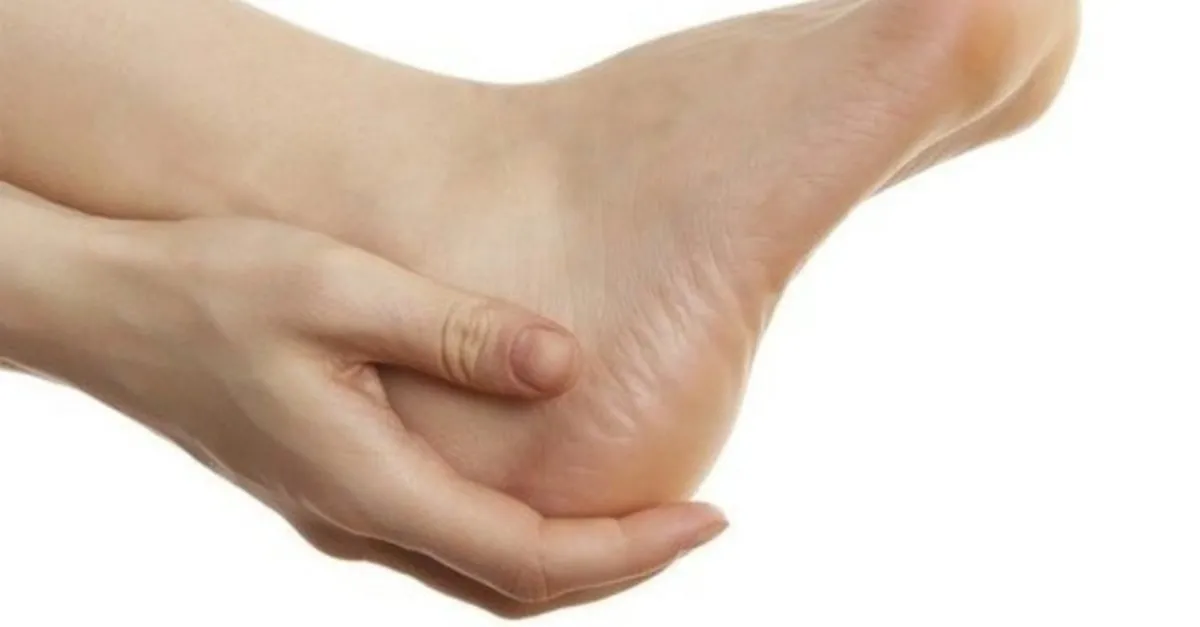 Sabah İlk Adımda Topuk Neden Ağrır? 😳🦶 İlk Adımda Gelen O Ağrı Neden Olur?