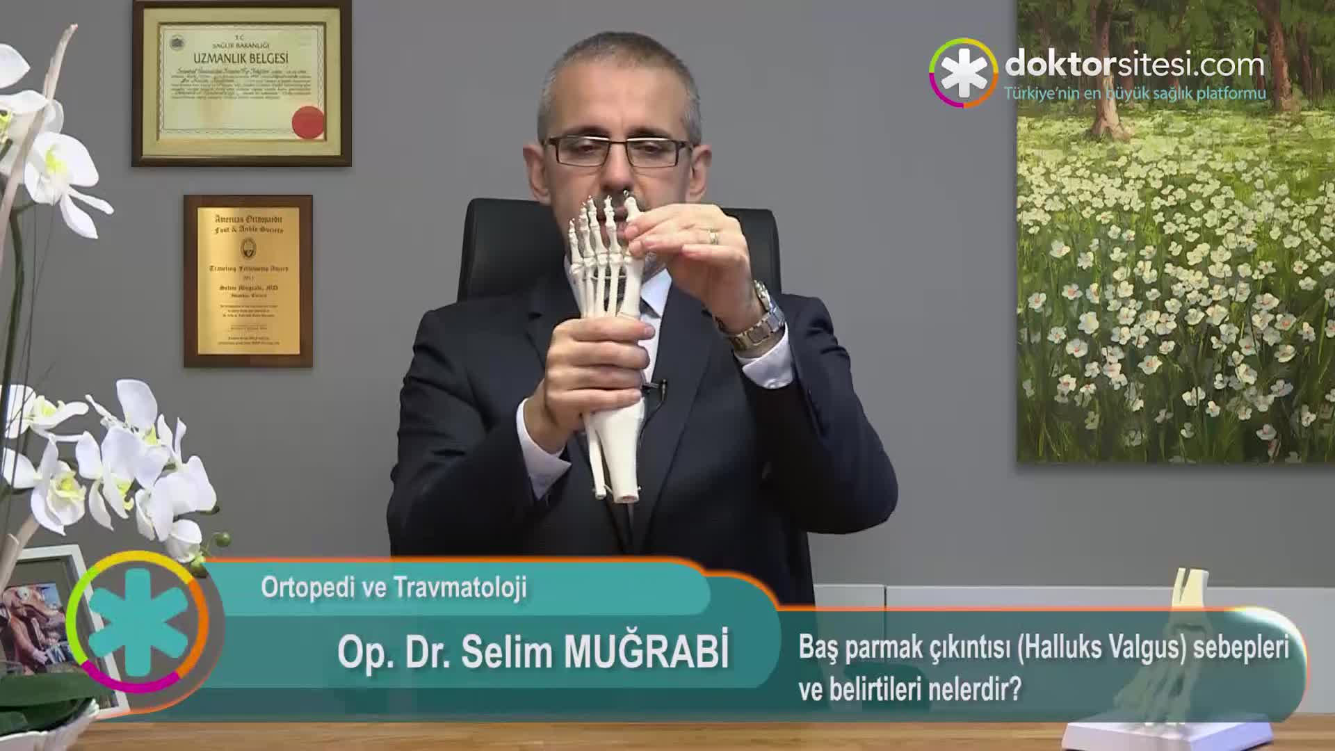 Baş parmak çıkıntısı (Halluks Valgus) sebepleri ve belirtileri nelerdir?