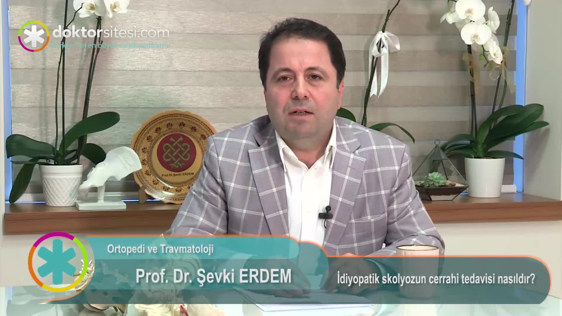 İdiyopatik skolyozun cerrahi tedavisi nasıldır?