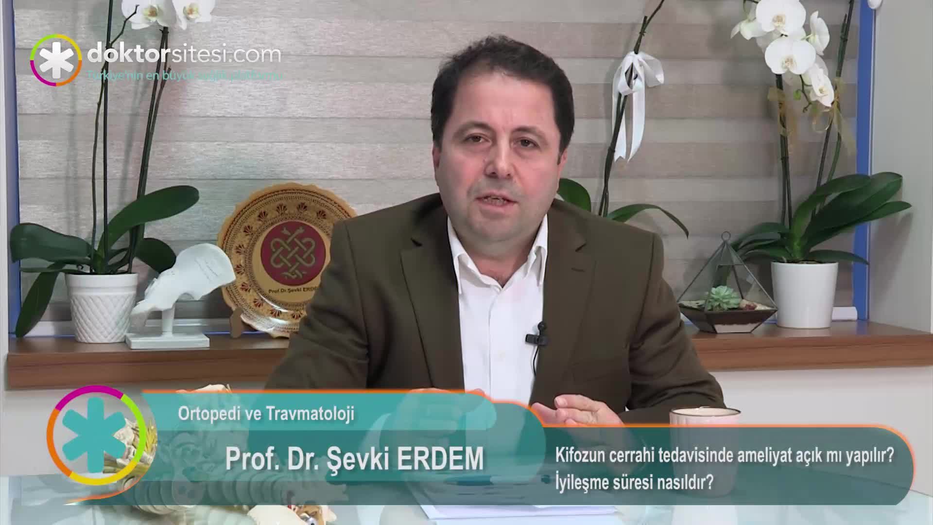 Kifozun cerrahi tedavisinde ameliyat açık mı yapılır? İyileşme süresi nasıldır?