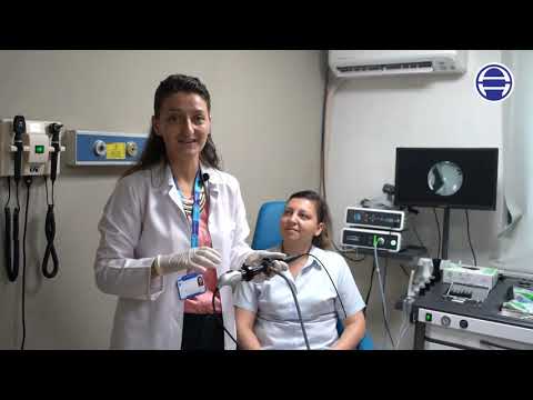 Doç. Dr. Sema Koç, endoskopik muayene hakkında bilgilendiriyor.